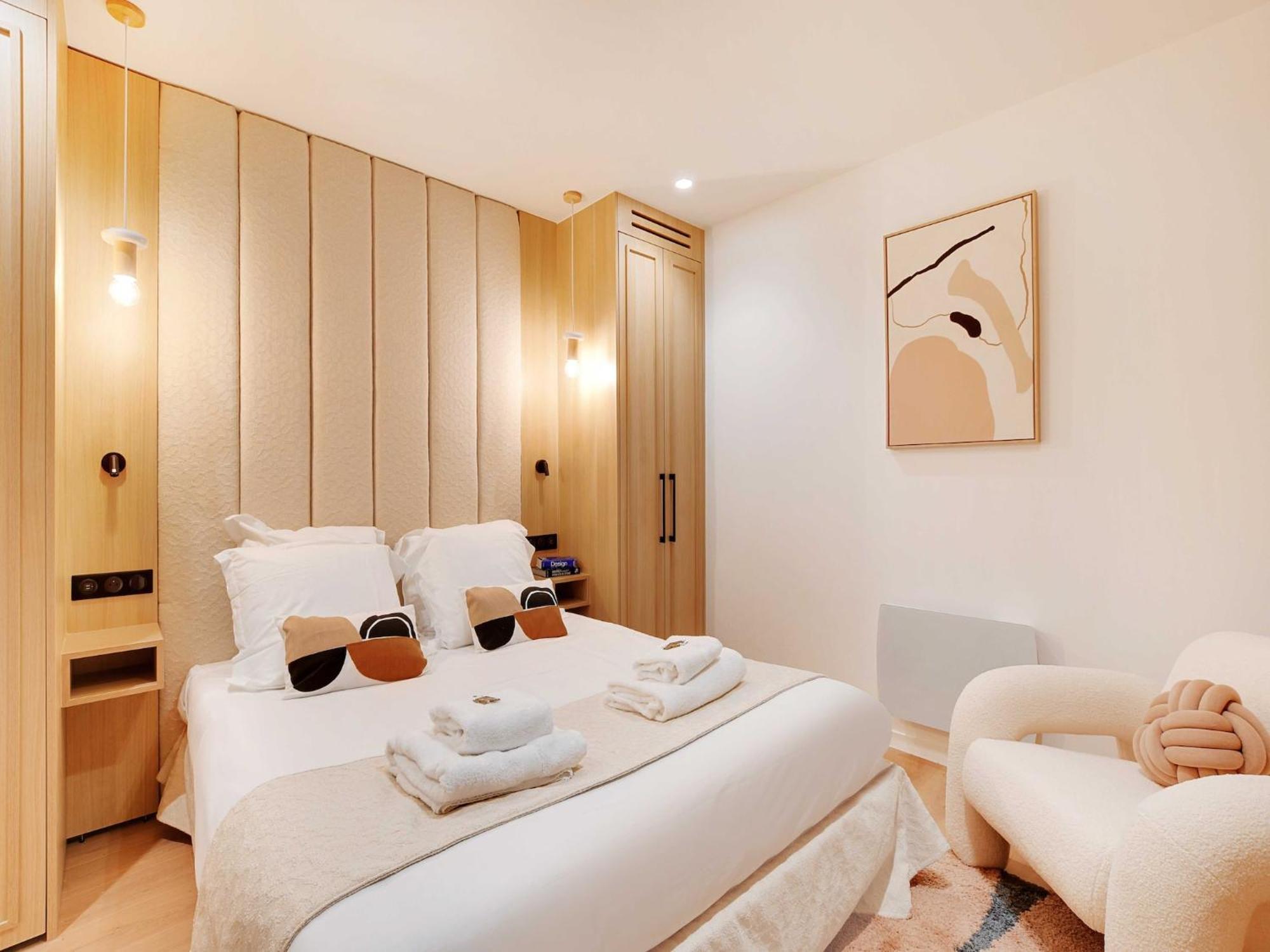 Appartement Authentic - 3br 6p - Moulin Rouge Parijs