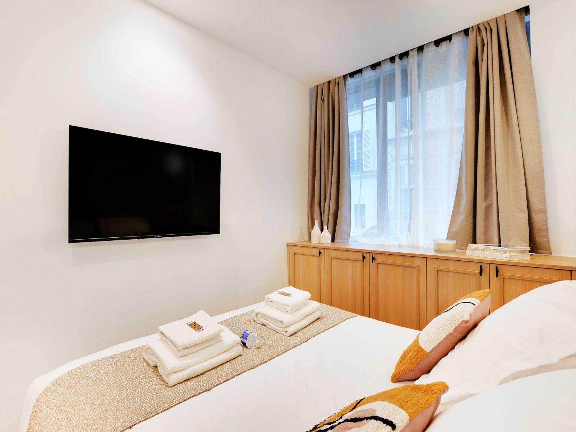 Authentic - 3br 6p - Moulin Rouge * Paris