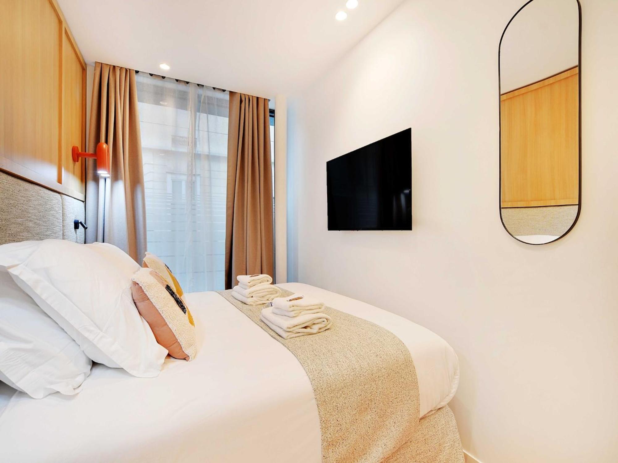 Authentic - 3br 6p - Moulin Rouge Appartement *