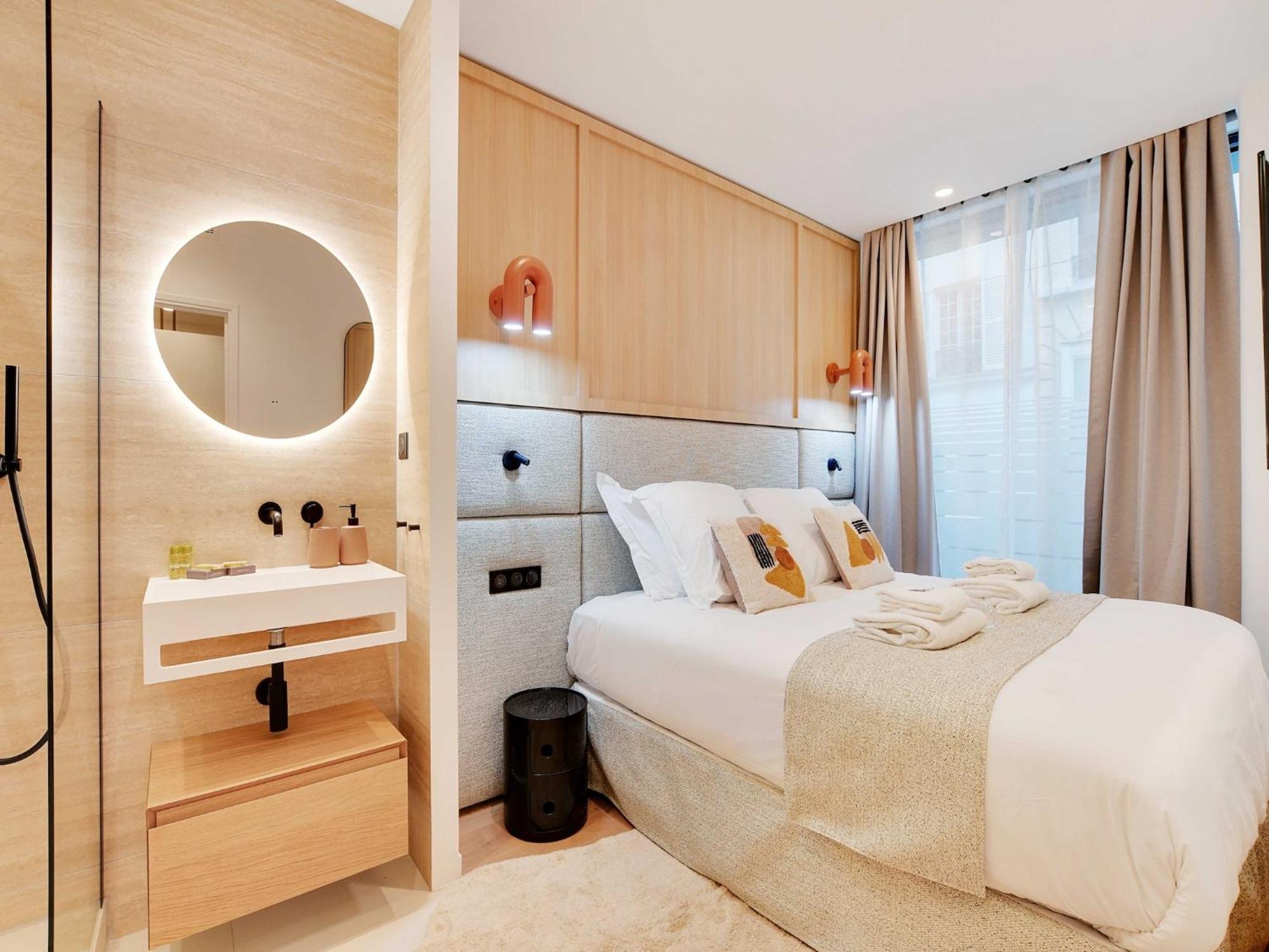 Appartement Authentic - 3br 6p - Moulin Rouge Parijs