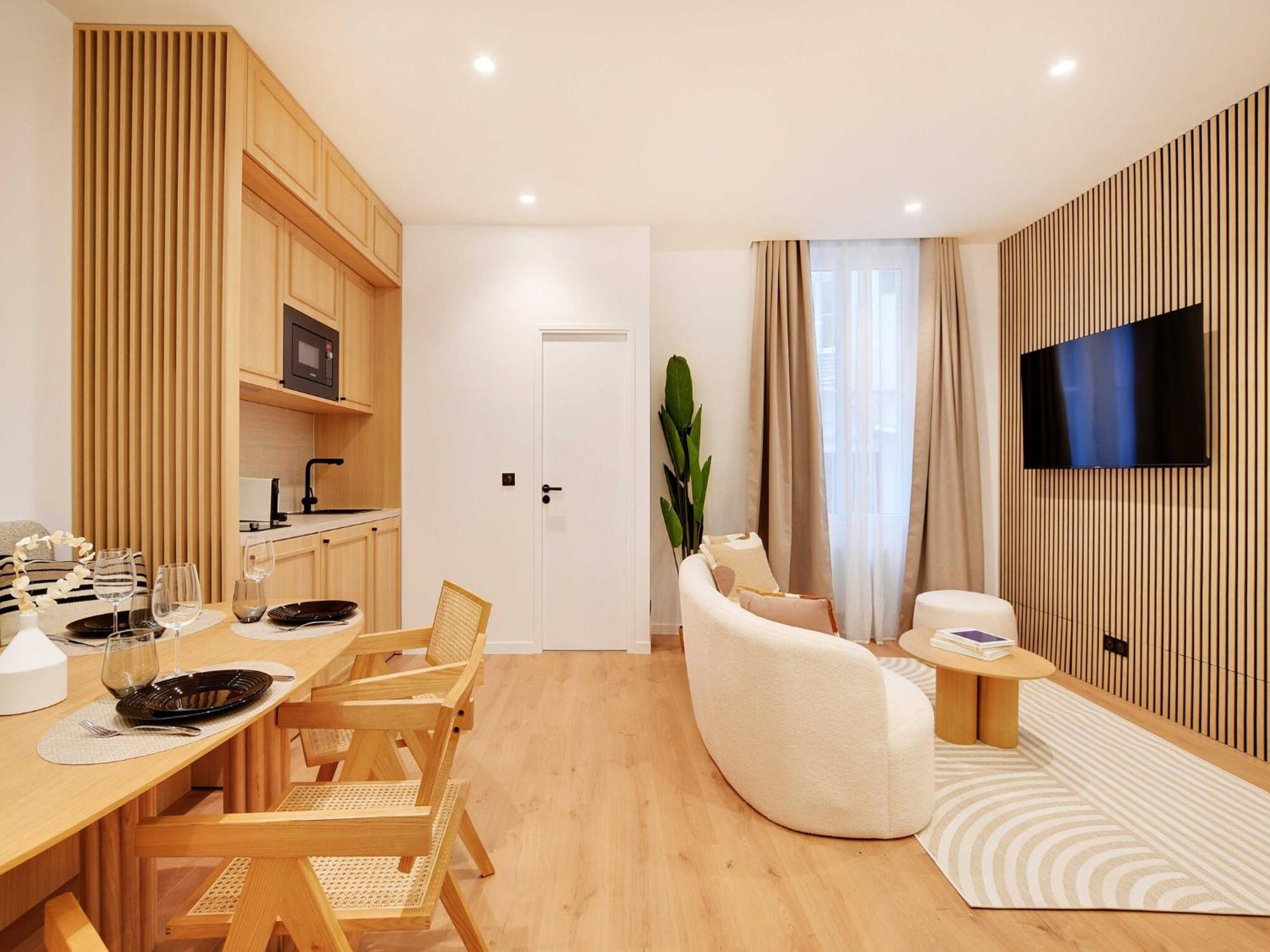 Authentic - 3br 6p - Moulin Rouge * Paris