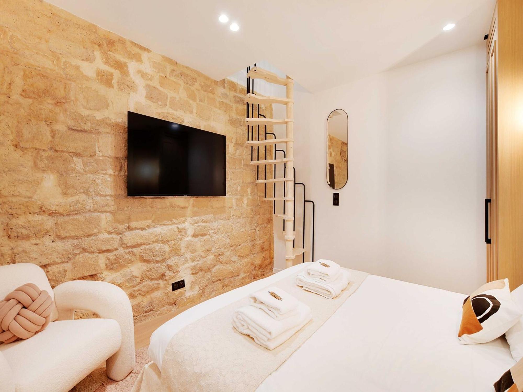 Authentic - 3br 6p - Moulin Rouge Appartement *